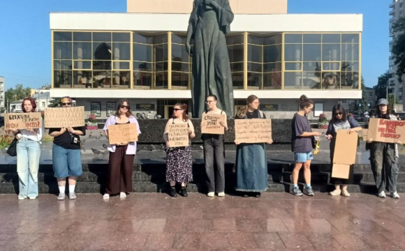 Лучани почали виходити на мітинг проти відставки Федорова