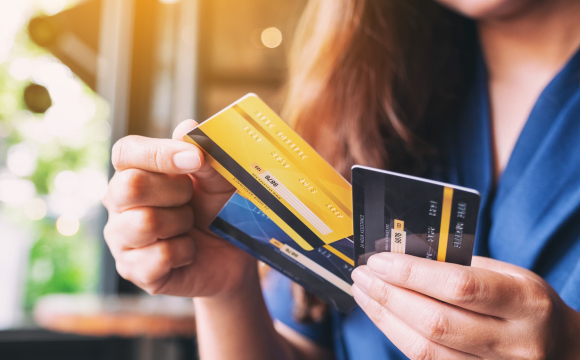 Українці масово скаржаться на викрадення коштів з карток ПриватБанку