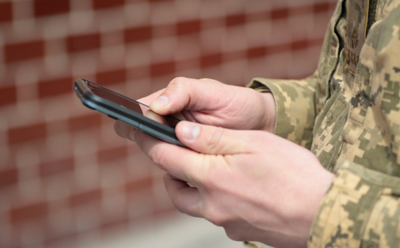 Чому у мобілізованих забирають телефони