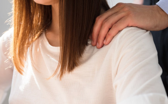 Чоловік висилав інтимні фото та домагався до 12-річної дитини