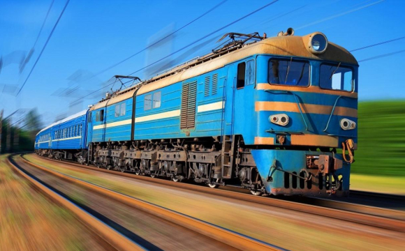 У західній області авто потрапило під поїзд: є травмований