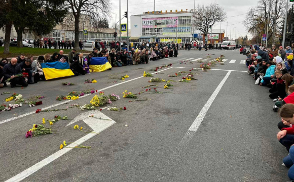 На Волинь востаннє повернеться Герой: просять зустріти на колінах і з квітами