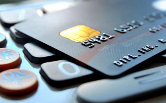 Банки масово блокують рахунки українців через певні слова