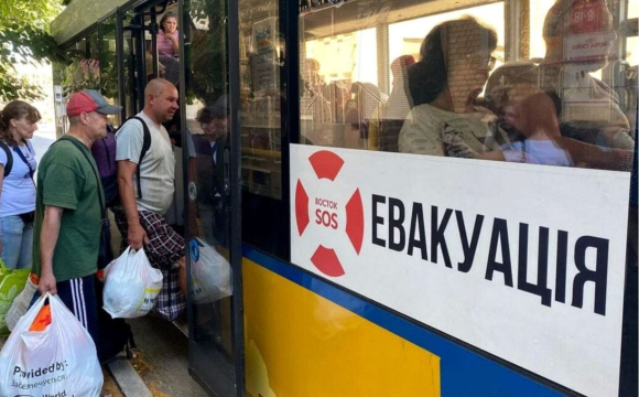 В Україні оголосили термінову евакуацію: звідки вивозять людей