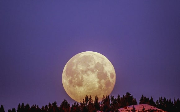Над Україною зійде унікальний Супермісяць: коли спостерігати