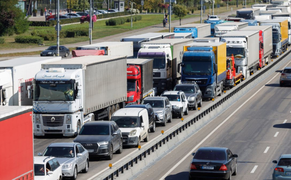 В Україні обмежать рух деяких авто: де та коли діятиме заборона