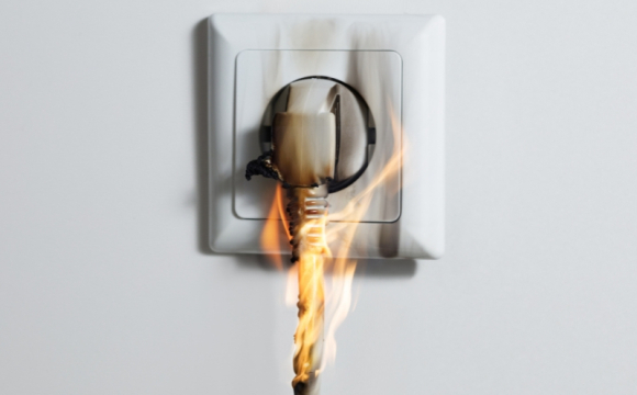 Чому вдома можуть виникати пожежі: найпоширеніші причини