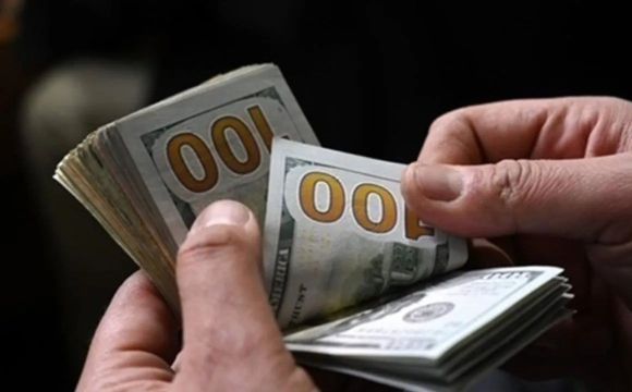 Українці можуть продати долари дорожче за офіційний курс: перевірте одну деталь