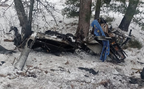 Між селами на міні підірвався автомобіль з подружжям українців