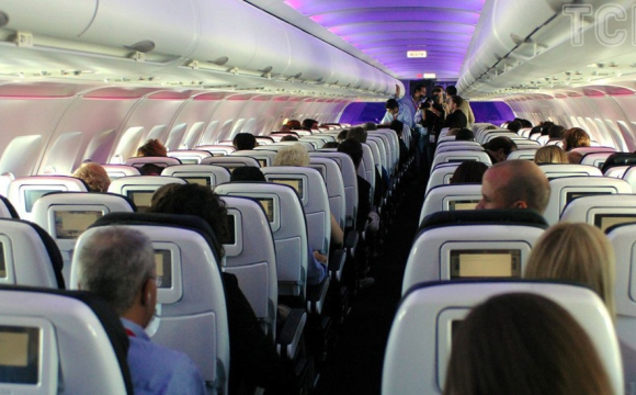 Росіянка побила двох стюардес після зльоту літака