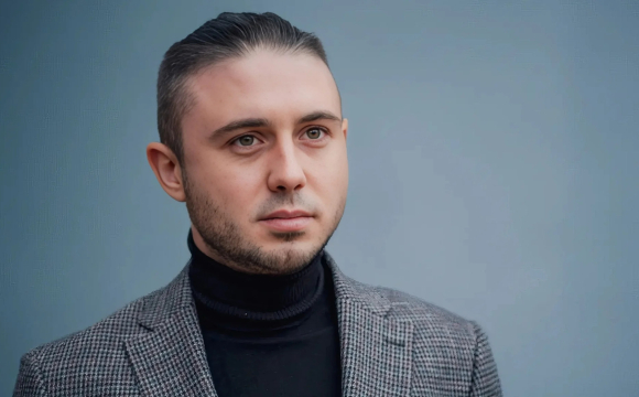 Відомий український співак визвірився на журналістку