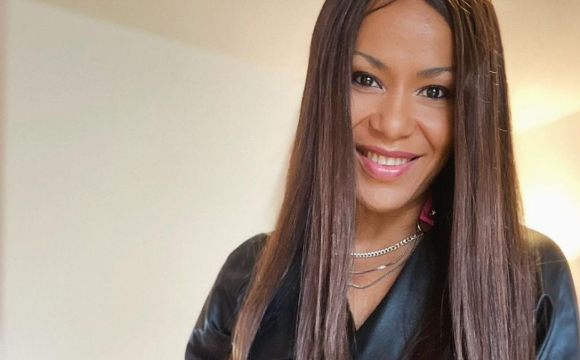 Відома українська співачка, яка мовчить про війну, заспівала російською