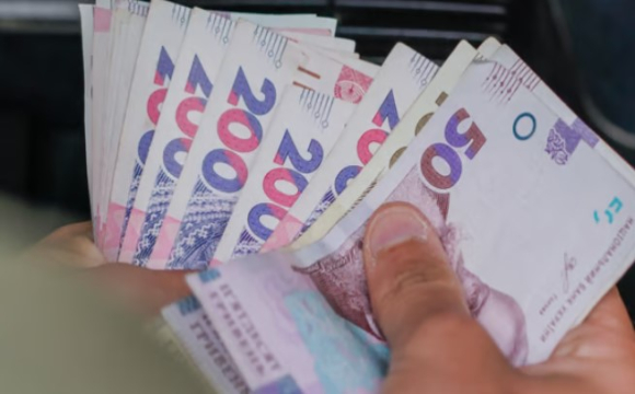 В Україні більше не друкують купюри 100 і 200 гривень