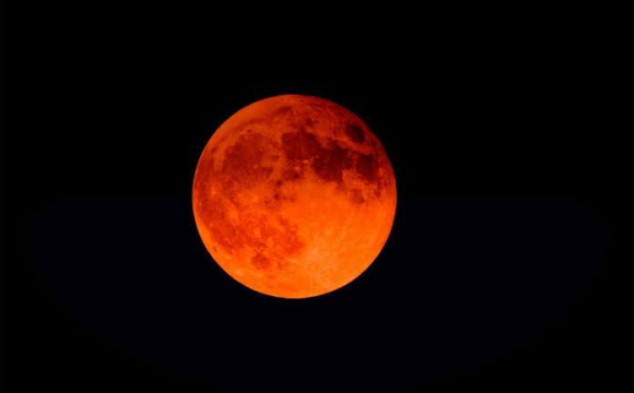 Над Луцьком зійде червоний Місяць