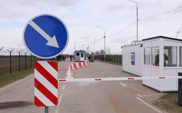 На заході України мобілізований адвокат протаранив шлагбауми та втік за кордон