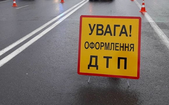 На Волині зіткнулися два авто: троє людей постраждали