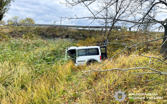 Трагічна ДТП у Рівненській області: водій фургона злетів у кювет і загинув