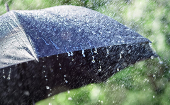 Частину України накриють потужні грози й шквали: які області під загрозою