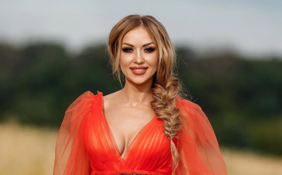 Відома українська співачка вибила собі зуб просто на сцені