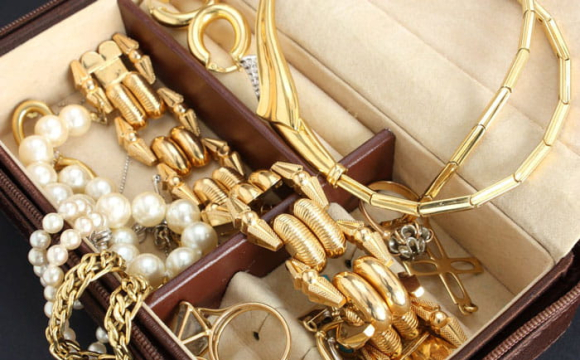 Українці можуть заробити тисячі гривень, продаючи старі золоті прикраси