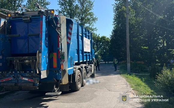 Смертельна ДТП у Львівській області: вантажівка збила пішохода