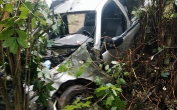 Моторошна ДТП біля Луцька, рятувальники діставали водія з авто