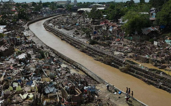 Тайфун затопив вулиці та знищив будинки: відомо про 100 загиблих