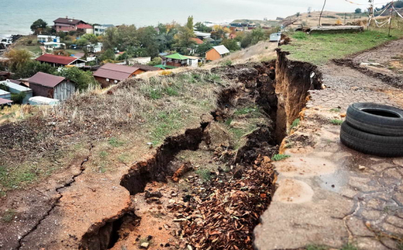 Ціла вулиця посеред міста пішла під землю: є постраждалі
