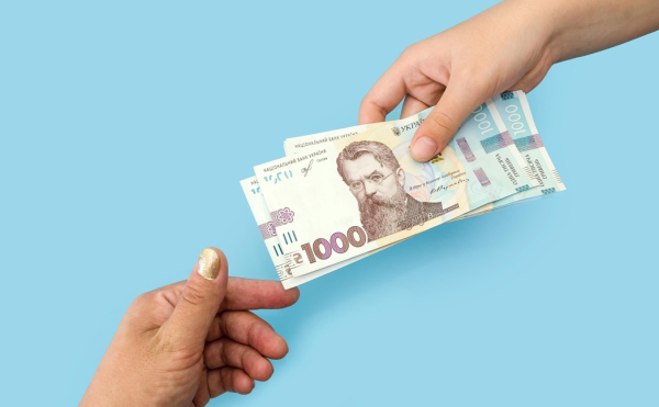 Українці у березні отримать по 2 тисячі гривень