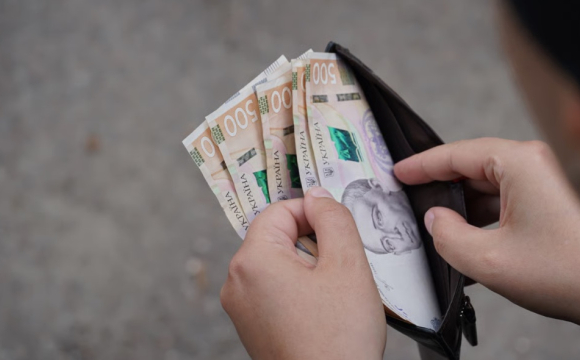 Держава одноразово виплатить українцям по 7 тисяч гривень