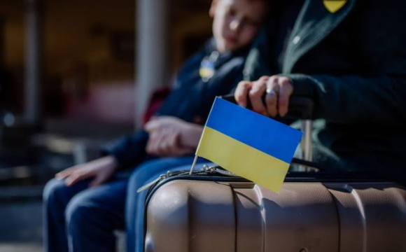 Українці за кордоном можуть втратити житло та виплати: кого це стосується