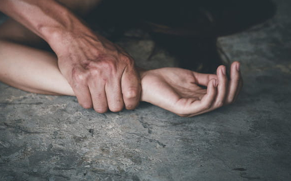 На заході України чоловік згвалтував 13-річну дівчину