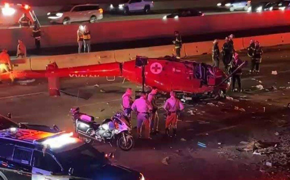 На трасу впав медичний гелікоптер: екіпаж у важкому стані