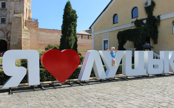 Алкогольне отруєння на Театральному майдані: у Луцьку судили неповнолітнього