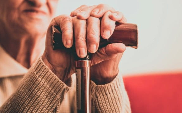 У Луцьку посеред дороги лежав пенсіонер: що з ним сталося