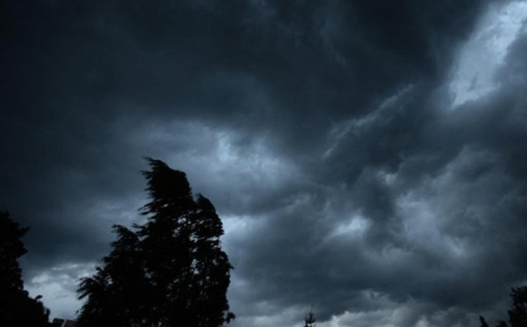 Україну накриють потужні грози, град та шквали: які області під загрозою