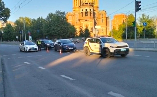 У Луцьку на Соборності збили двох 15-річних хлопців: відео з місця ДТП