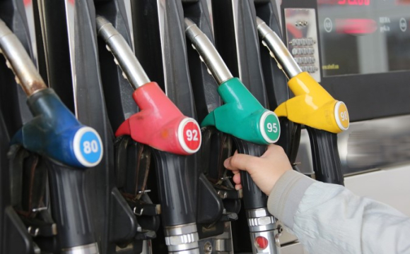 Ціни на бензин і дизель в Україні можуть різко зрости: що відбувається