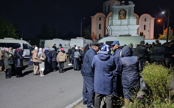 На Волині з Успенського собору виселяють московський патріархат: люди протестують