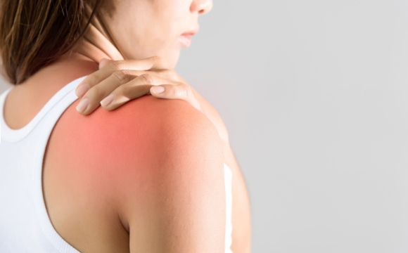 Незвичний біль у плечі може бути ознакою небезпечної хвороби