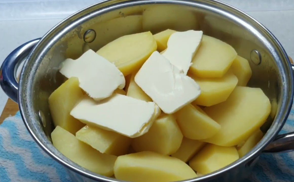 Як правильно варити картоплю: відповідь здивує