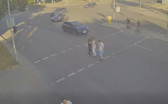 З'явилося відео моменту ДТП, у якій на Соборності збили двох підлітків