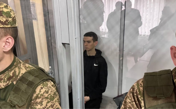 Підозрюваному у вбивстві Фаріон під час судового засідання раптово передали листа Підозрюваному у вбивстві Фаріон під час судового засідання раптово передали листа