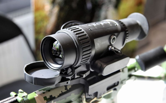 Чи можна встановити тепловізійний приціл на будь-яку зброю?