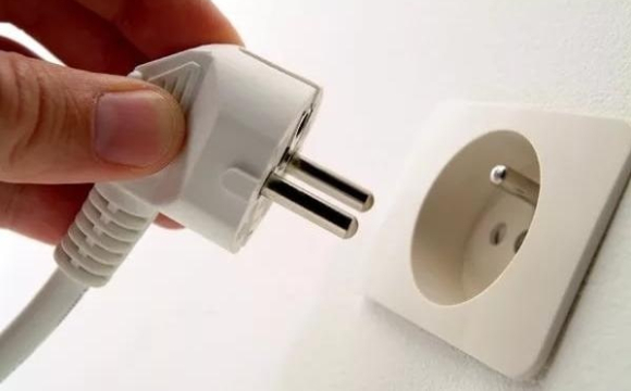 Які прилади варто обов'язково вимикати з розетки під час відключень світла