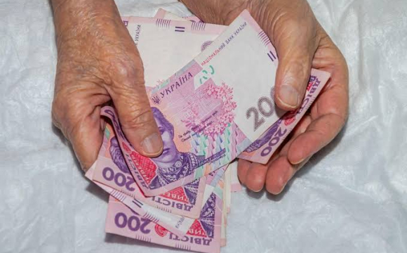 Деяким українцям уріжуть пенсії у вересні: хто втратить частину виплат