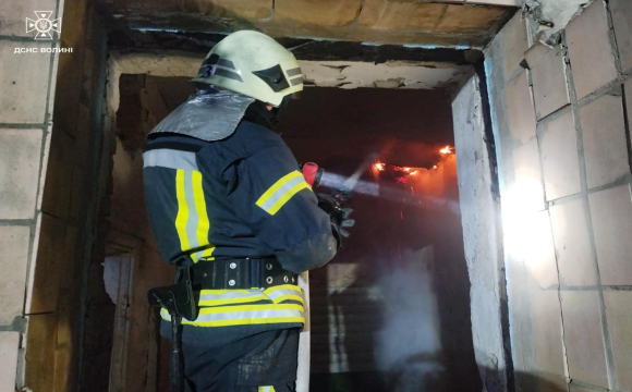 Пожежа в Рожищі: рятувальники ліквідували займання в закинутій будівлі