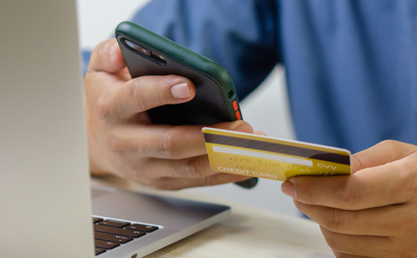 Українцям можуть заблокувати картку через звичайні грошові перекази