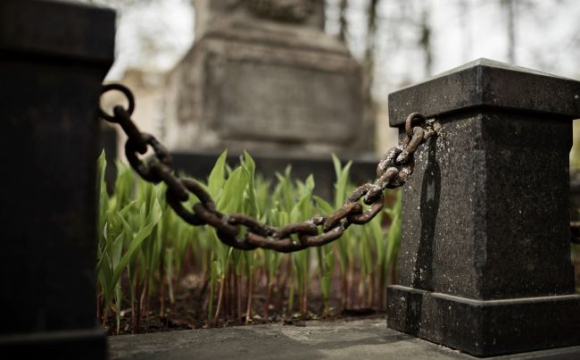 Що треба обов'язково сказати, коли виходиш із кладовища