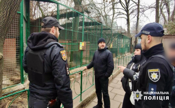 В українському зоопарку леопард напав на людину, поліцейські його застрелили: деталі